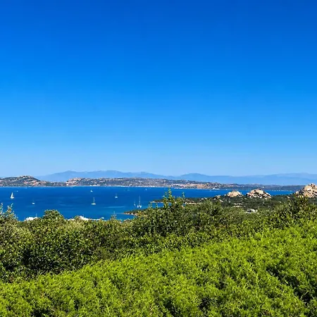 Hébergement de vacances Four With Pool Baja Sardinia