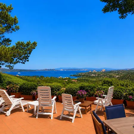 Hébergement de vacances Four With Pool Baja Sardinia